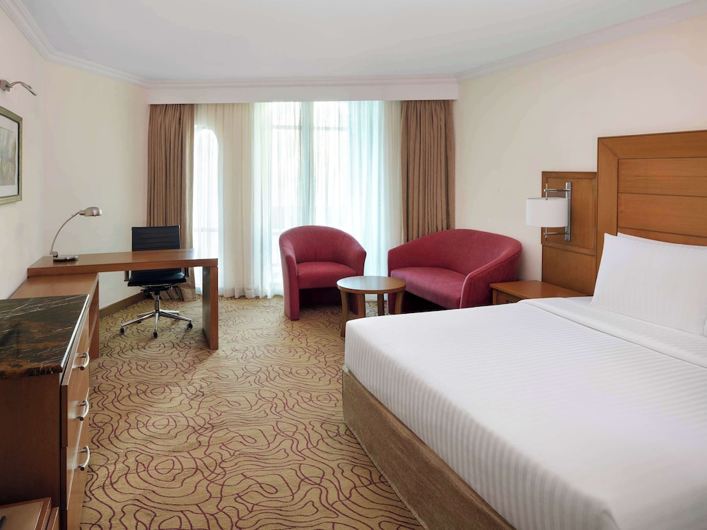 DELUXE, KING BED