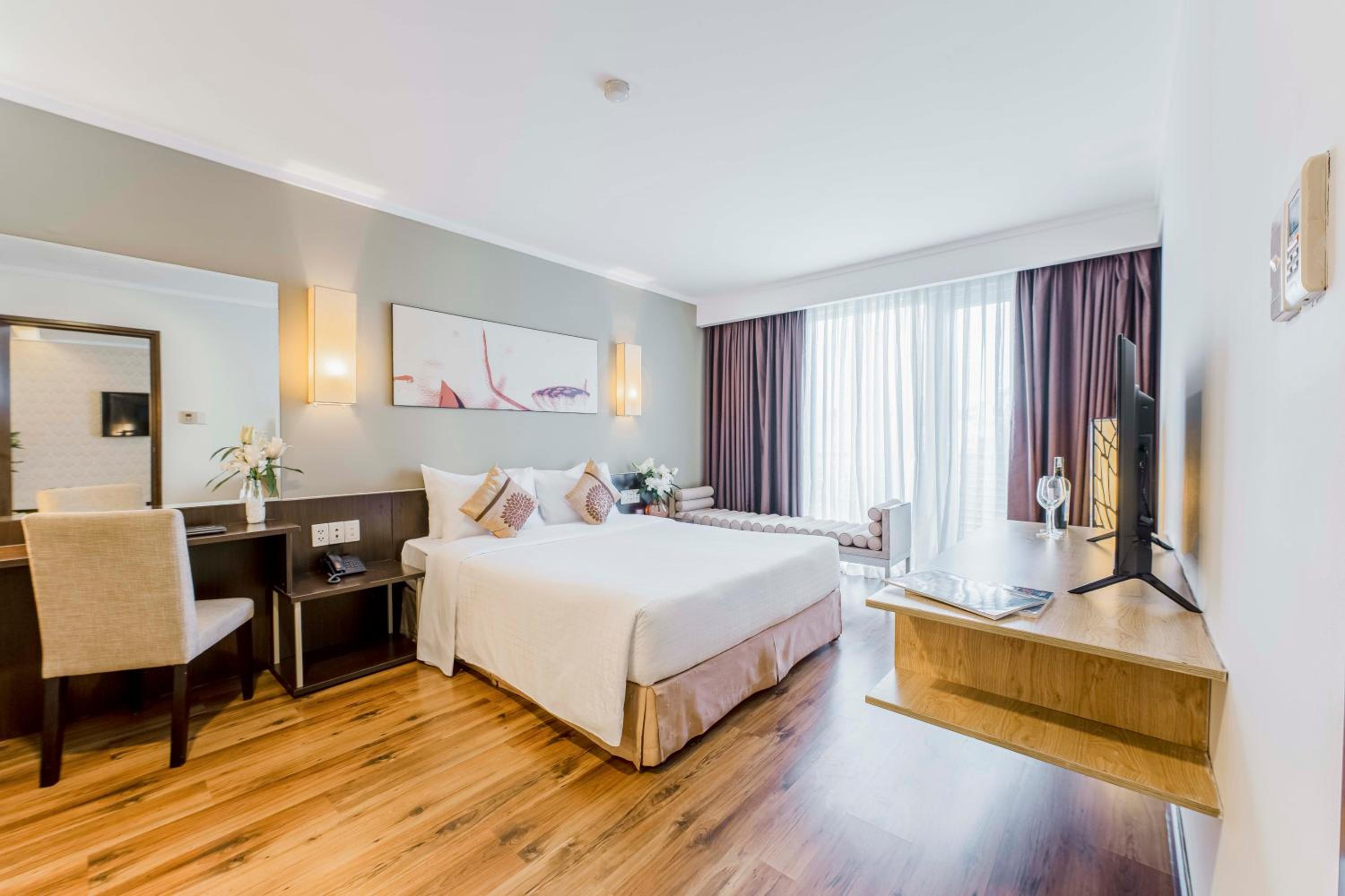 Deluxe, Suite, Double Bed, Vien Dong Hotel 2/2