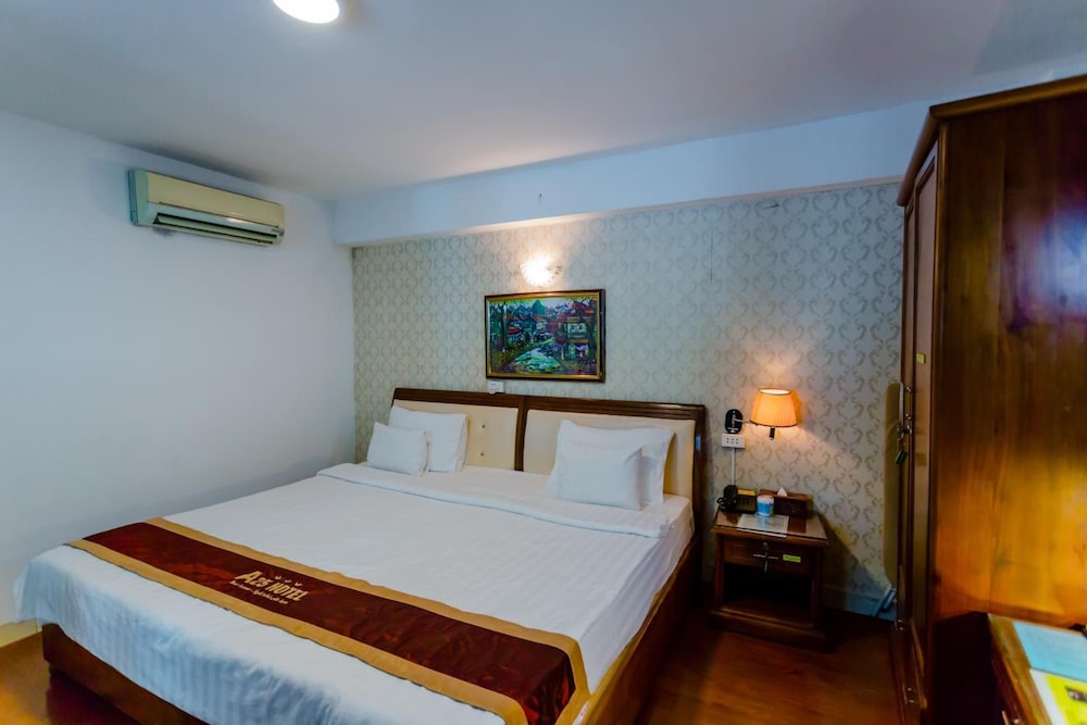 Lantern Hotel 26/57