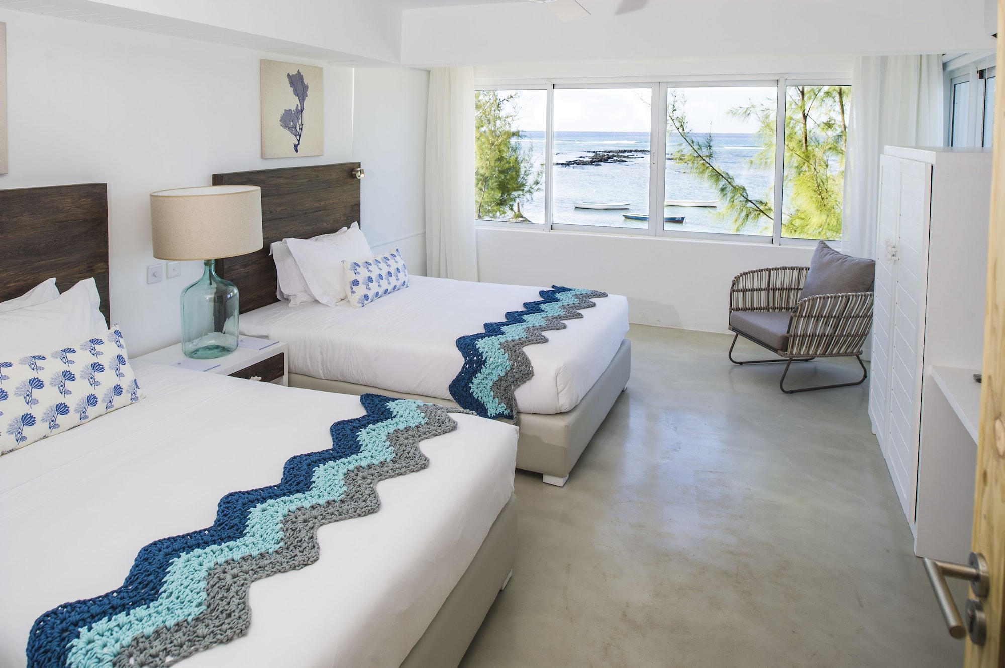 DELUXE, BEACH VIEW