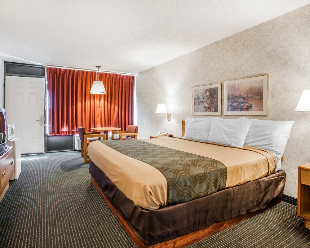 Econo Lodge Jefferson City 15/41