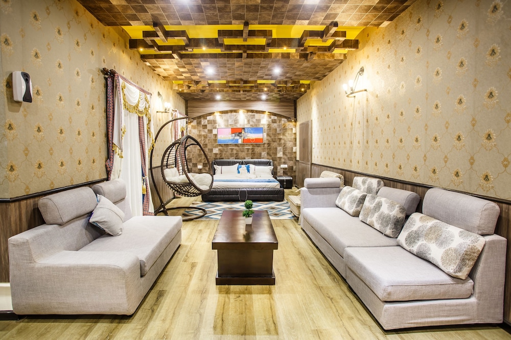 Royal Empire Boutique Hotel 31/47