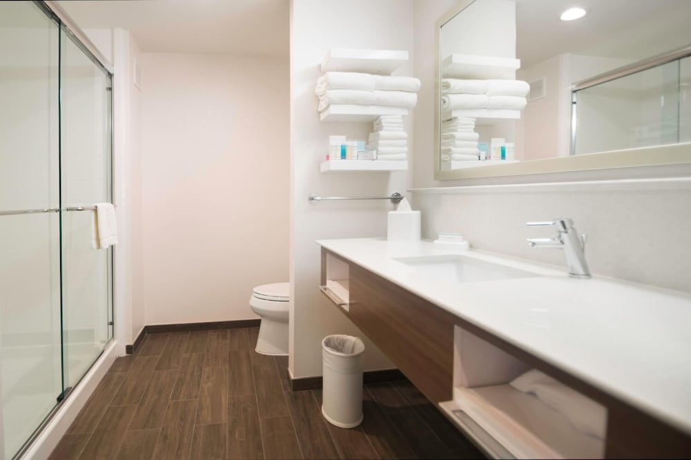 Hampton Inn Suites La Porte 8/25