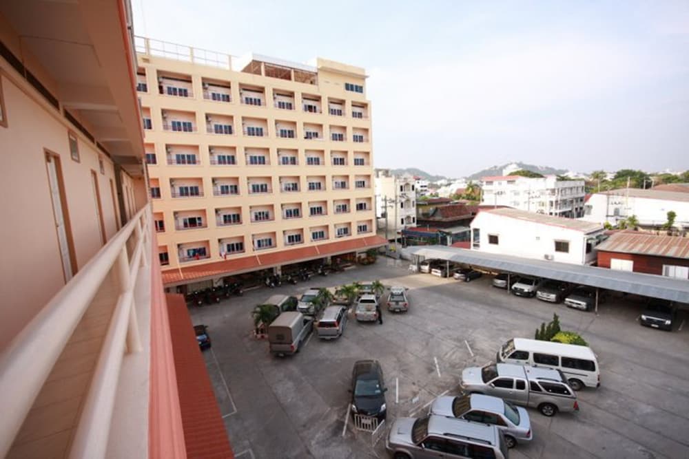 P.A. Place Hotel 37/38