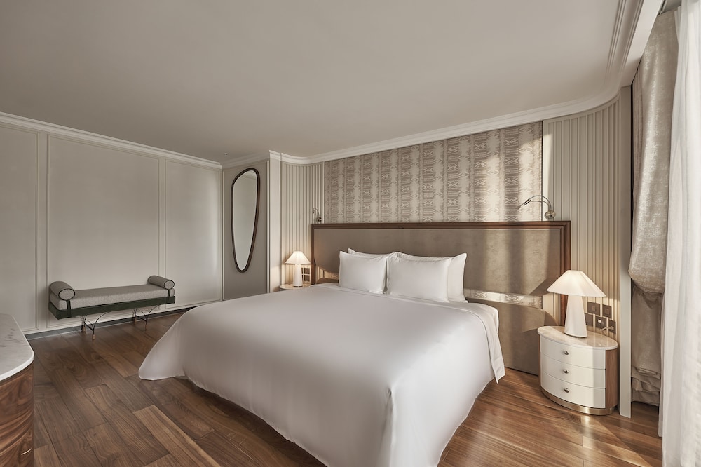 Suite, King Bed