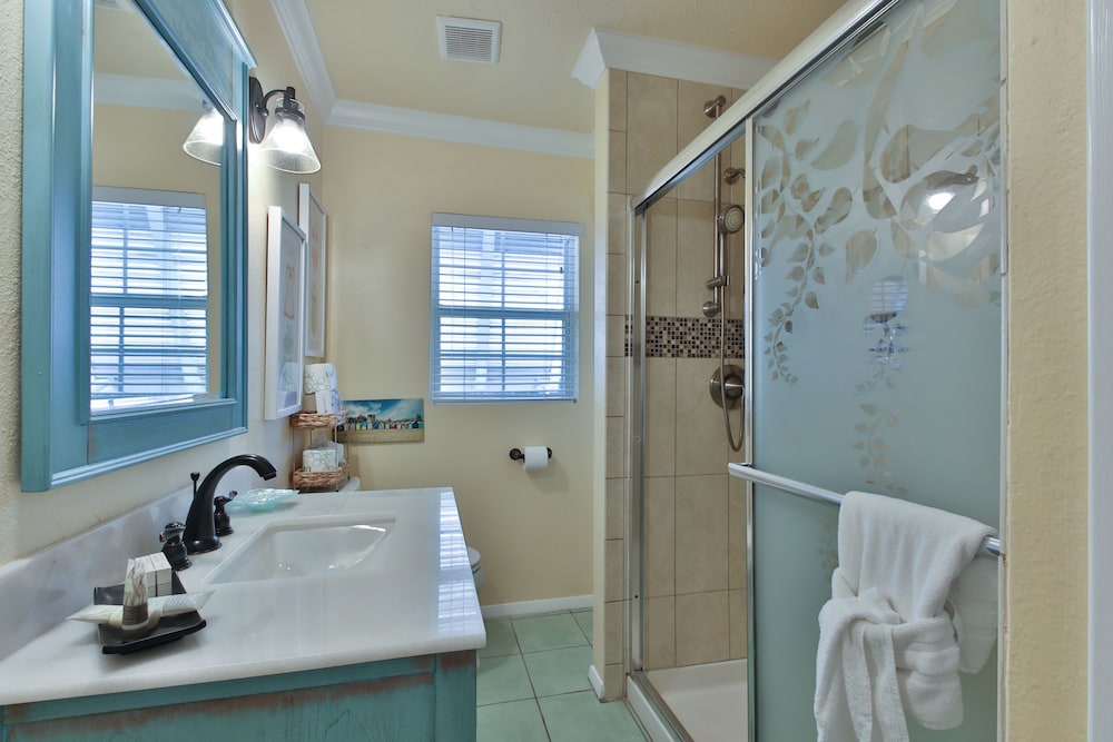 Tradewinds Beach Resort 68/68