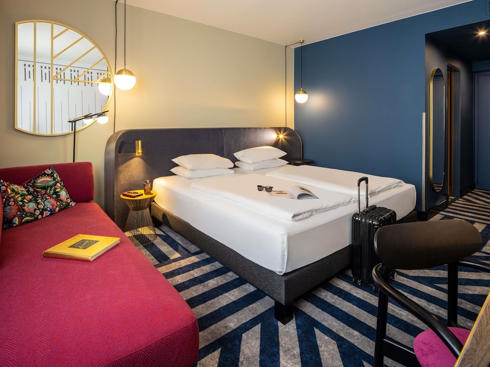 SUPERIOR, DOUBLE OR TWIN BED