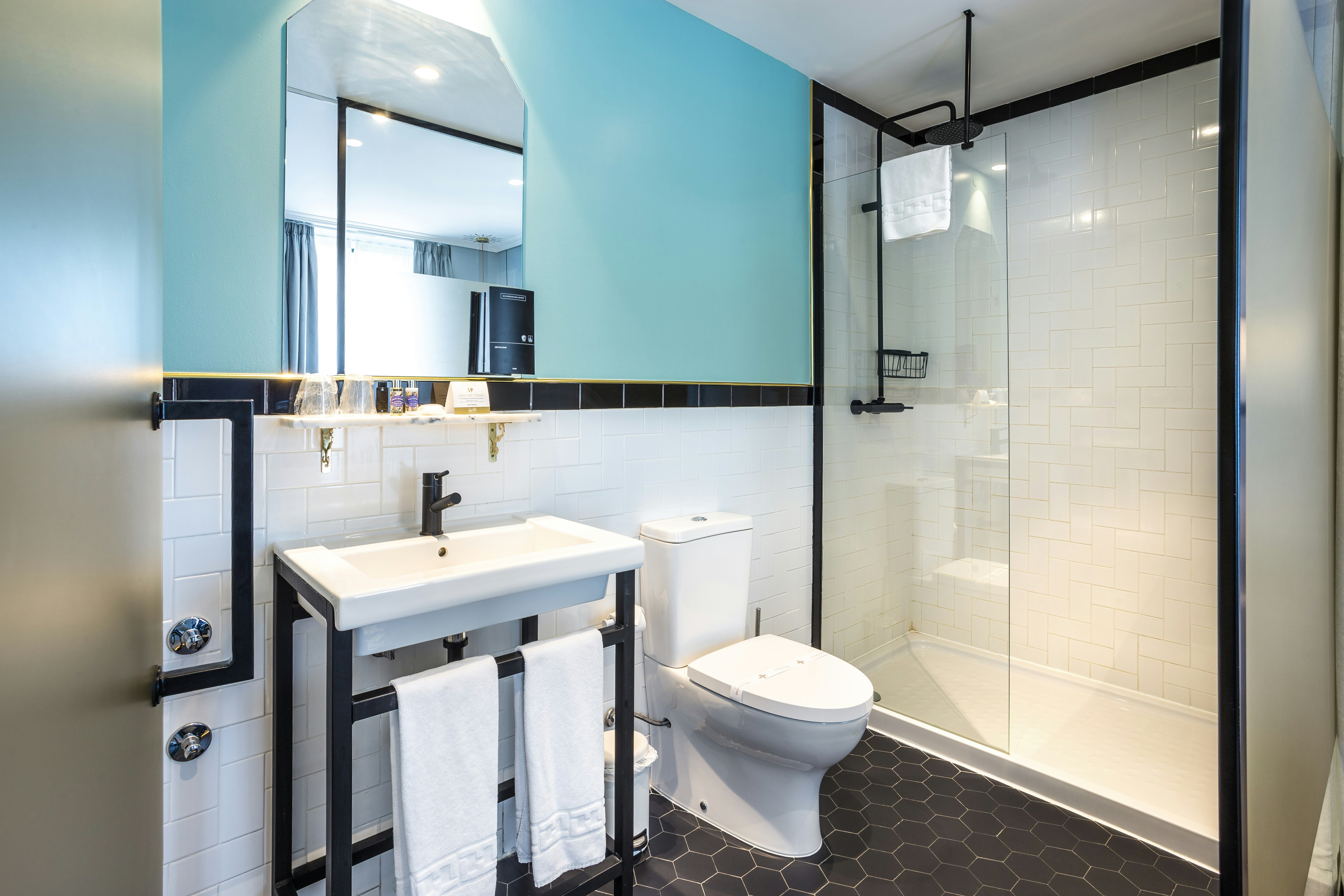 THE LIFT BOUTIQUE HOTEL 80/81