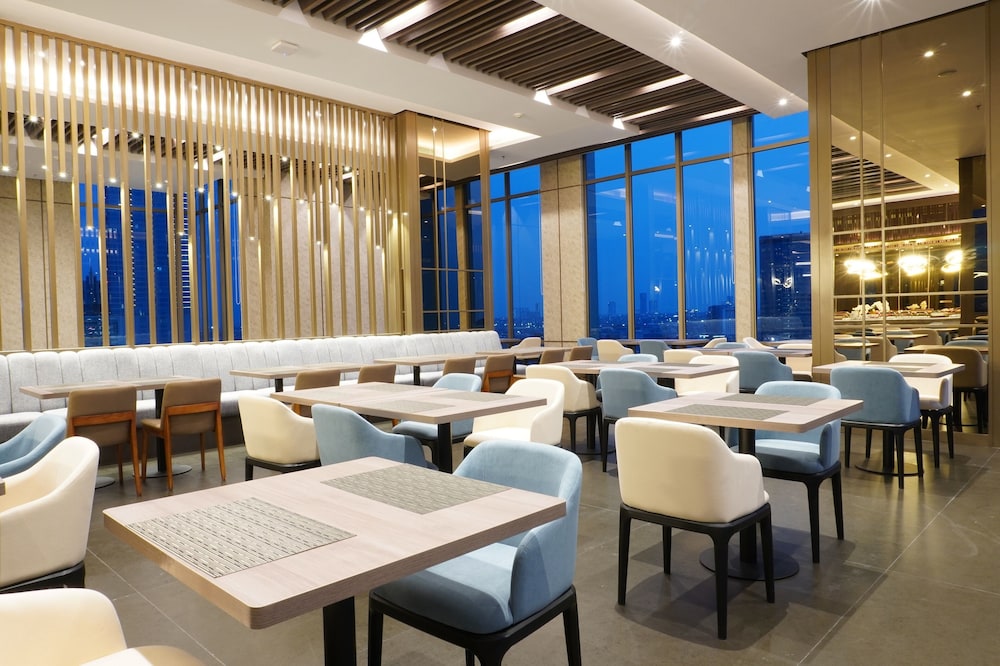 Platinum Tunjungan Hotel 30/50
