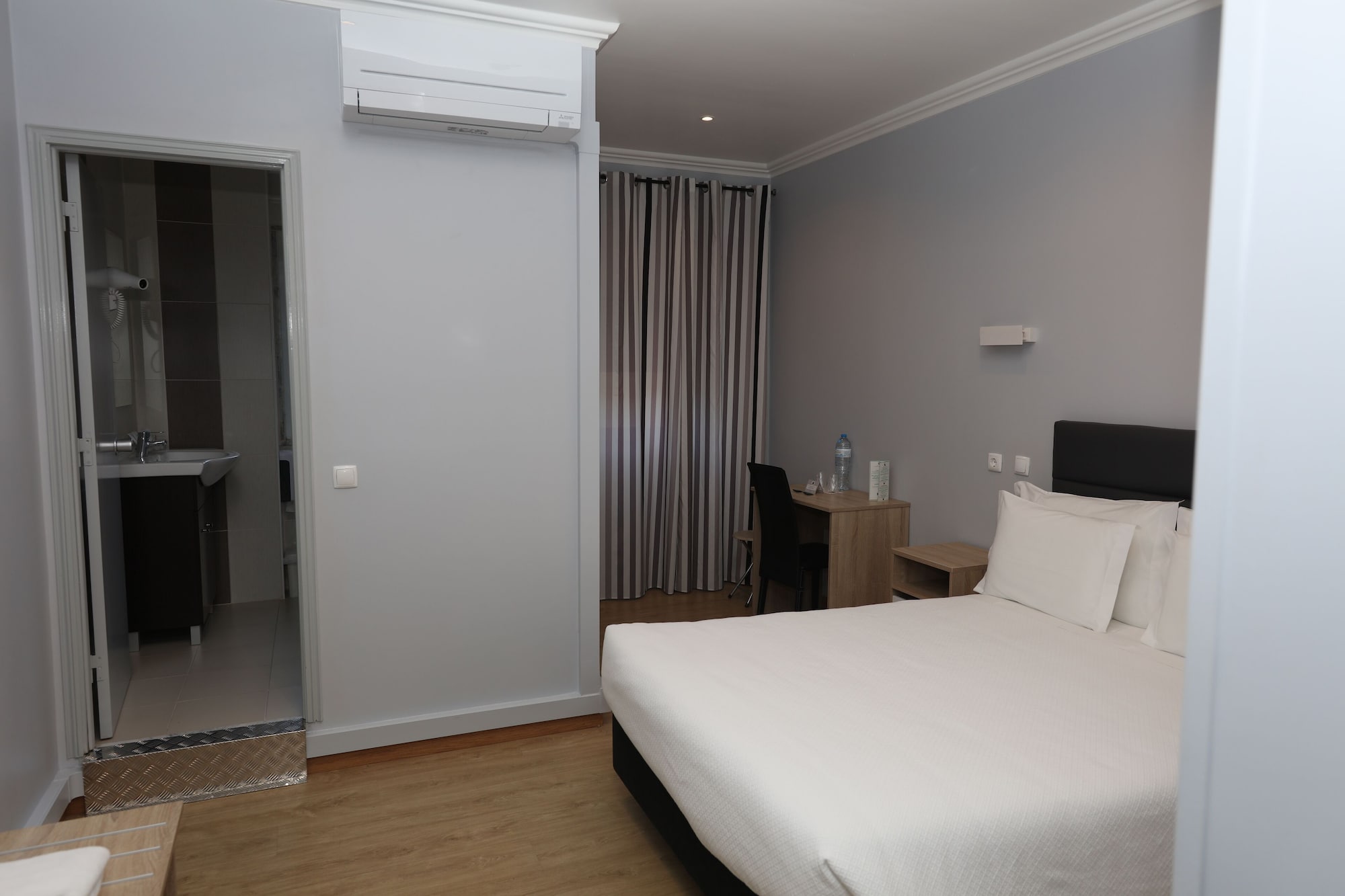 Deluxe, Suite, 1 Double and 3 Single Beds