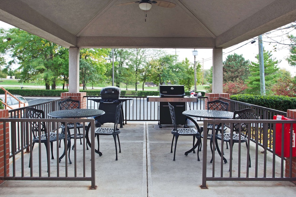 Sonesta Simply Suites Columbus Airport Gahanna 23/32