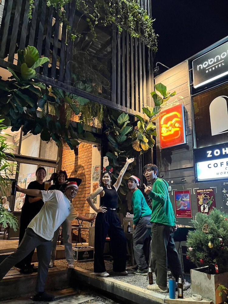 Hobnob Hostel - Adults Only 3/40