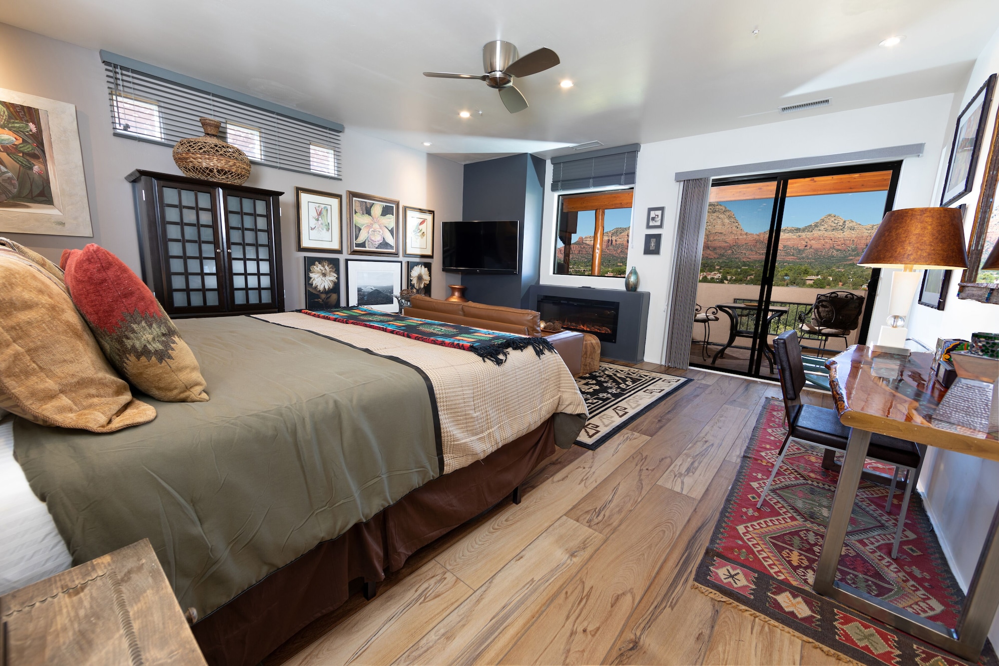 SUPERIOR, KING BED, MOUNTAIN VIEW, BALCONY