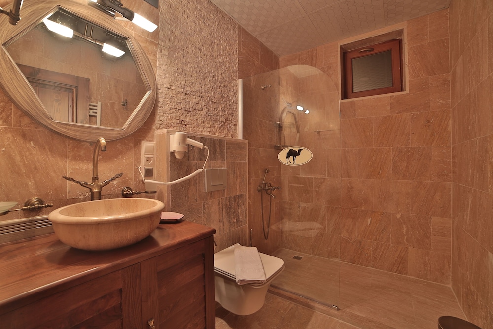Caravanserai Inn Hotel 50/50