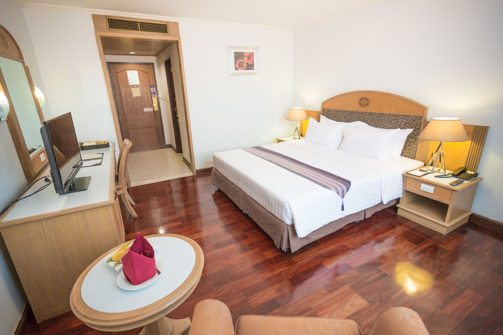 DELUXE ROOM
