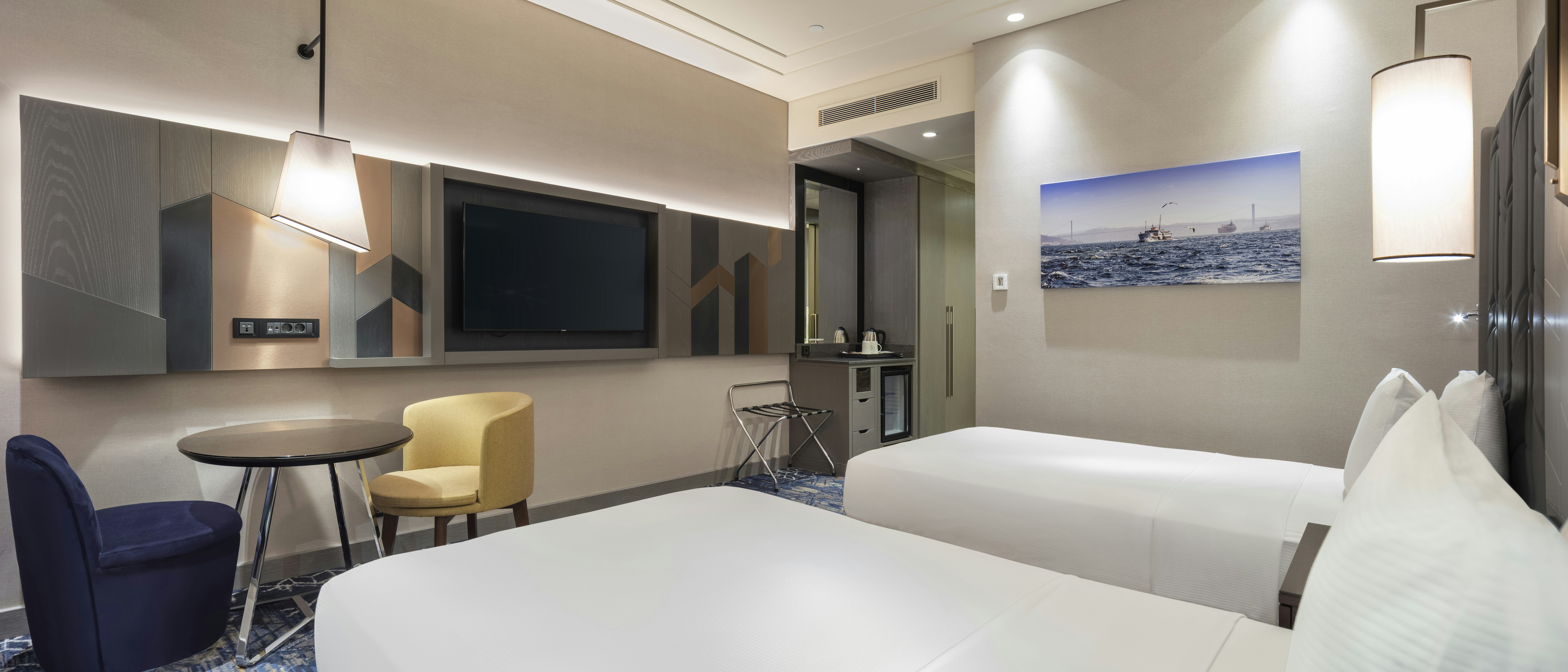 EXECUTIVE, TWIN BEDS