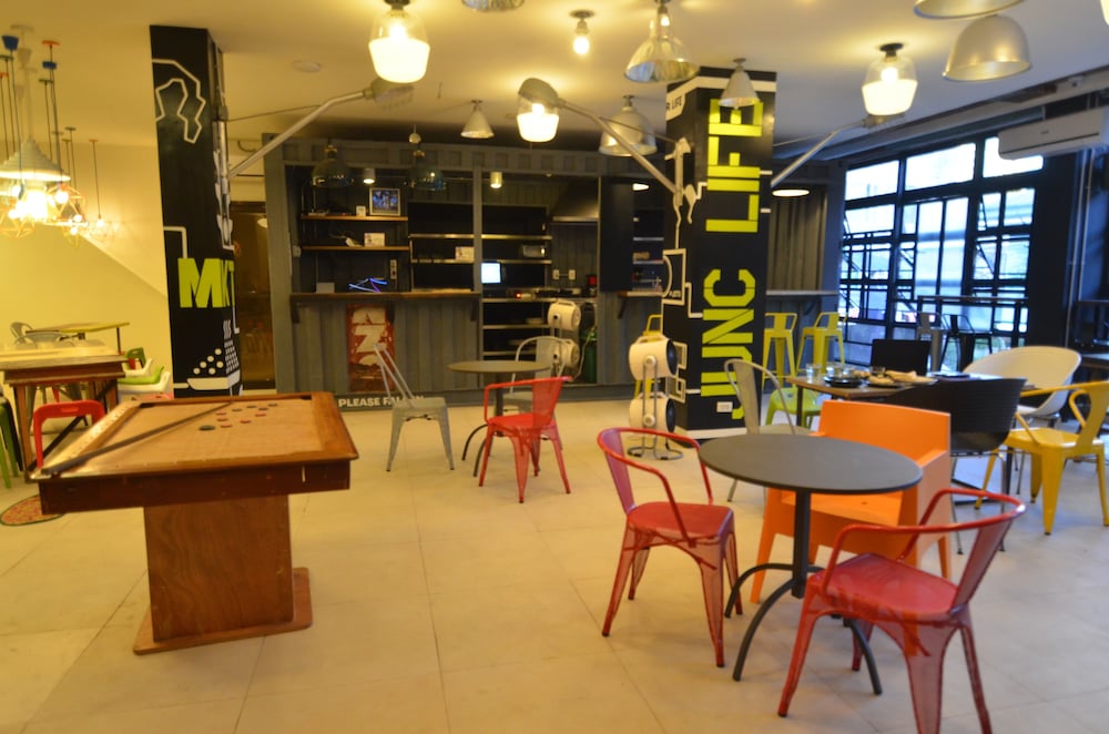 Junction Hostels 44/50