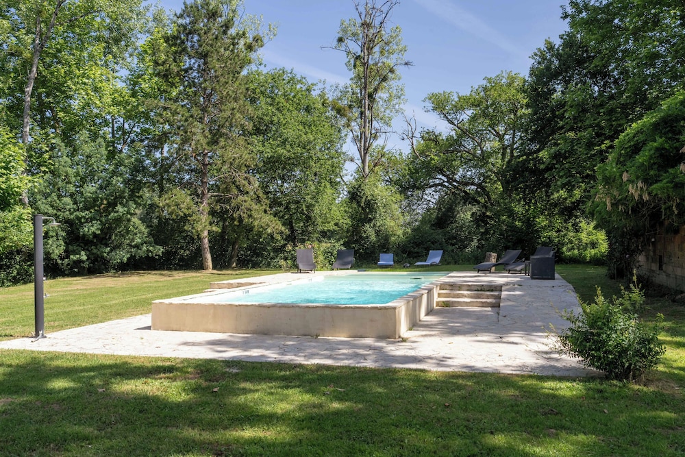 HOSTELLERIE DU CLOS PITE 50/56