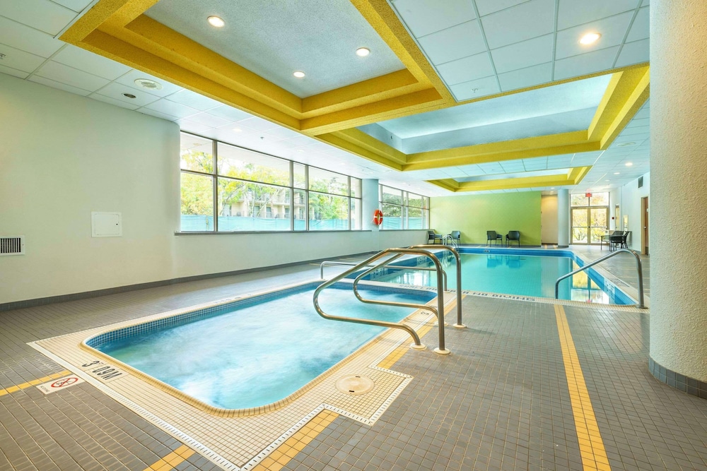 Allure Hotel & Conference Centre 23/50