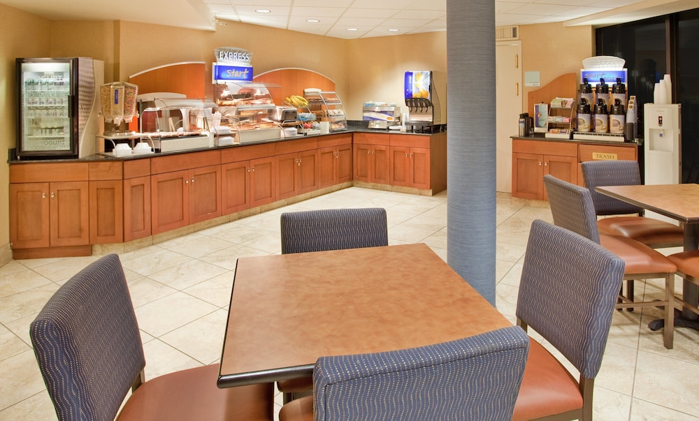 Holiday Inn Express Scottsdale North 28/40