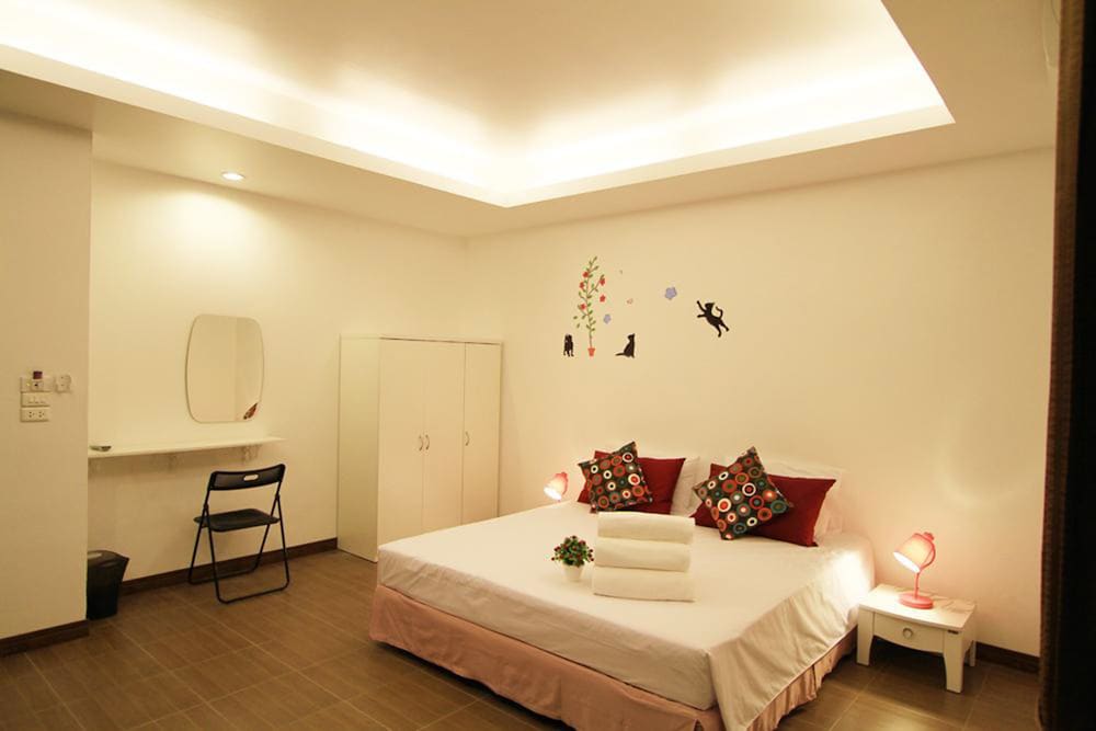 White Cat Hotel 27/45