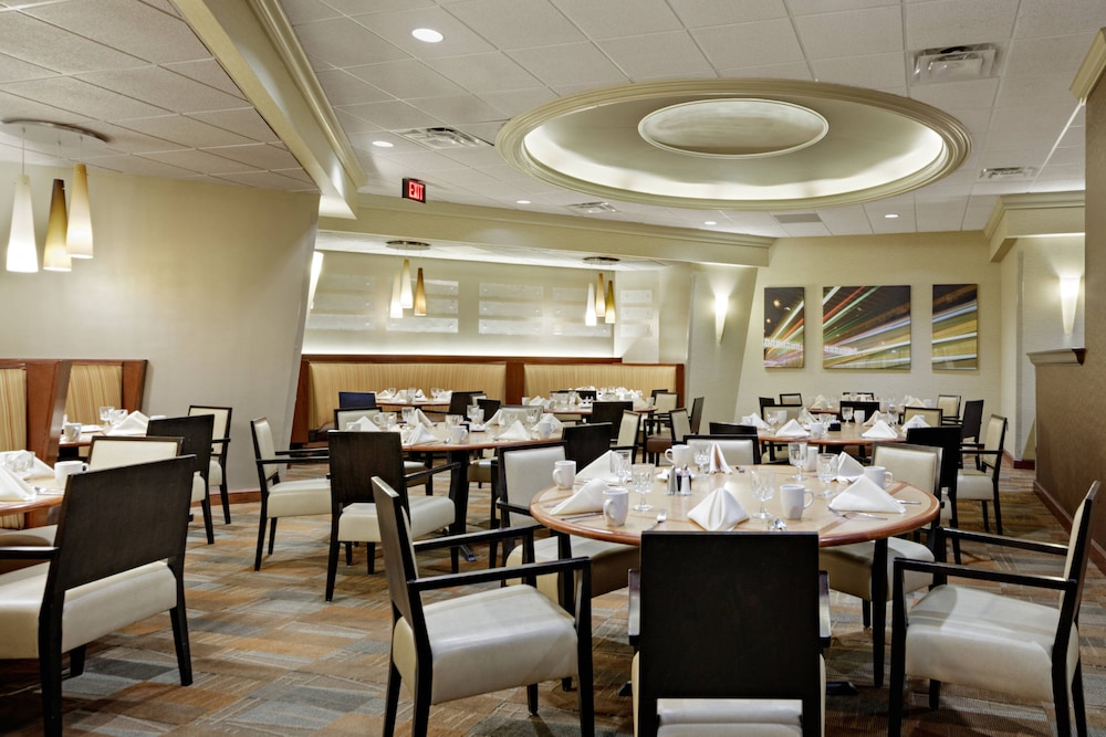 Sheraton Syracuse University Hotel &amp; Conference Center 17/33