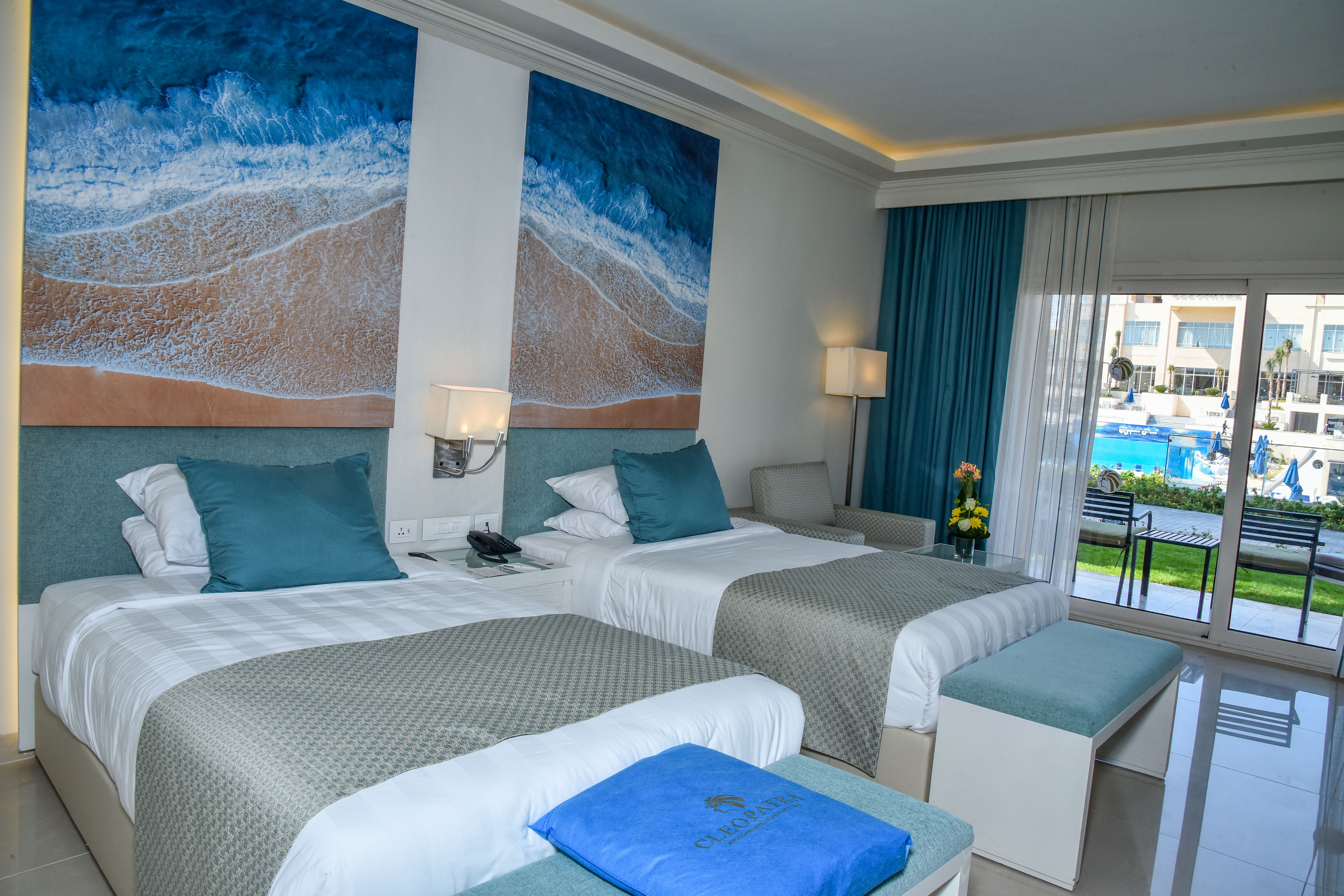 Swim Up, Double Bed
