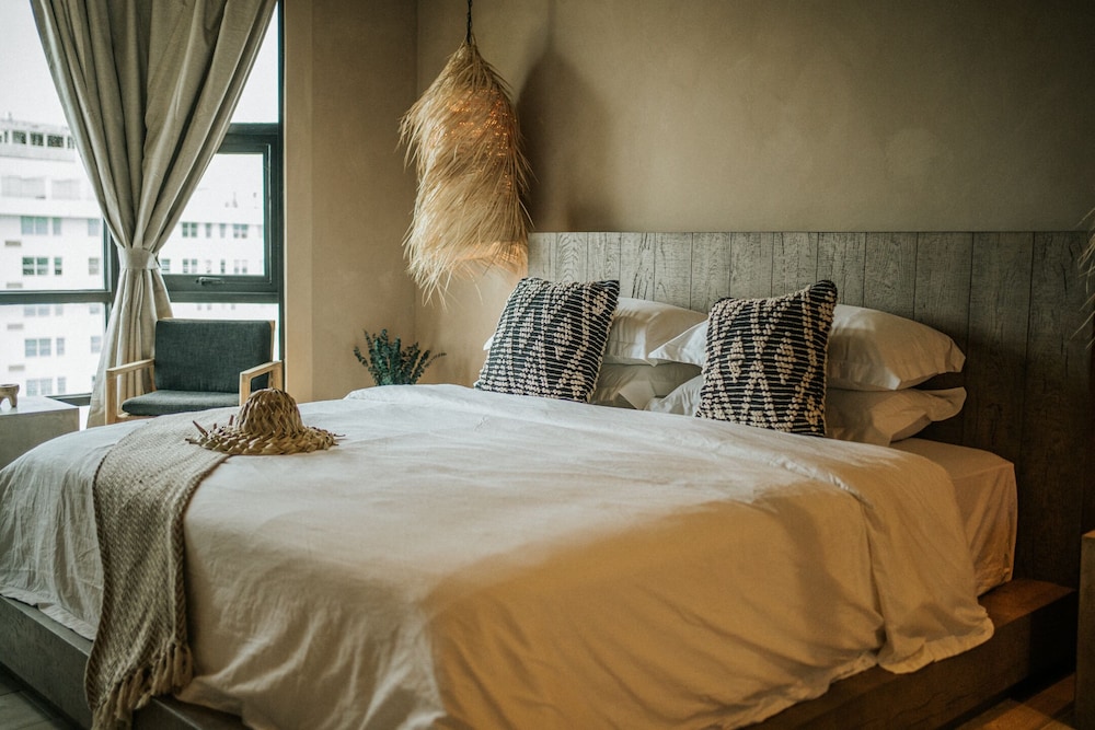 Habitat, King Bed