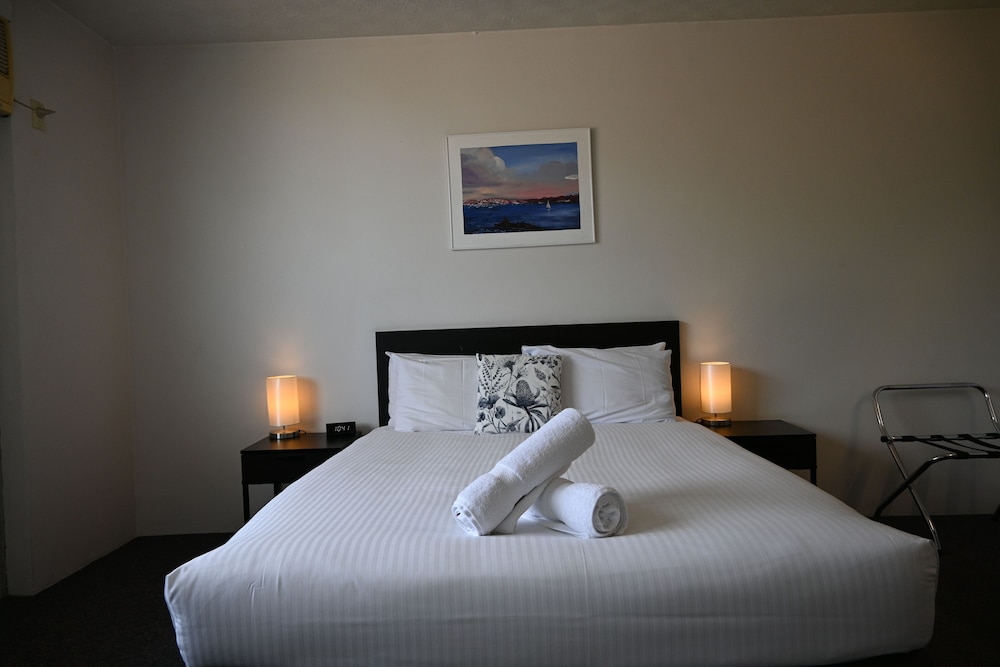 HAMILTON MOTOR INN 17/50