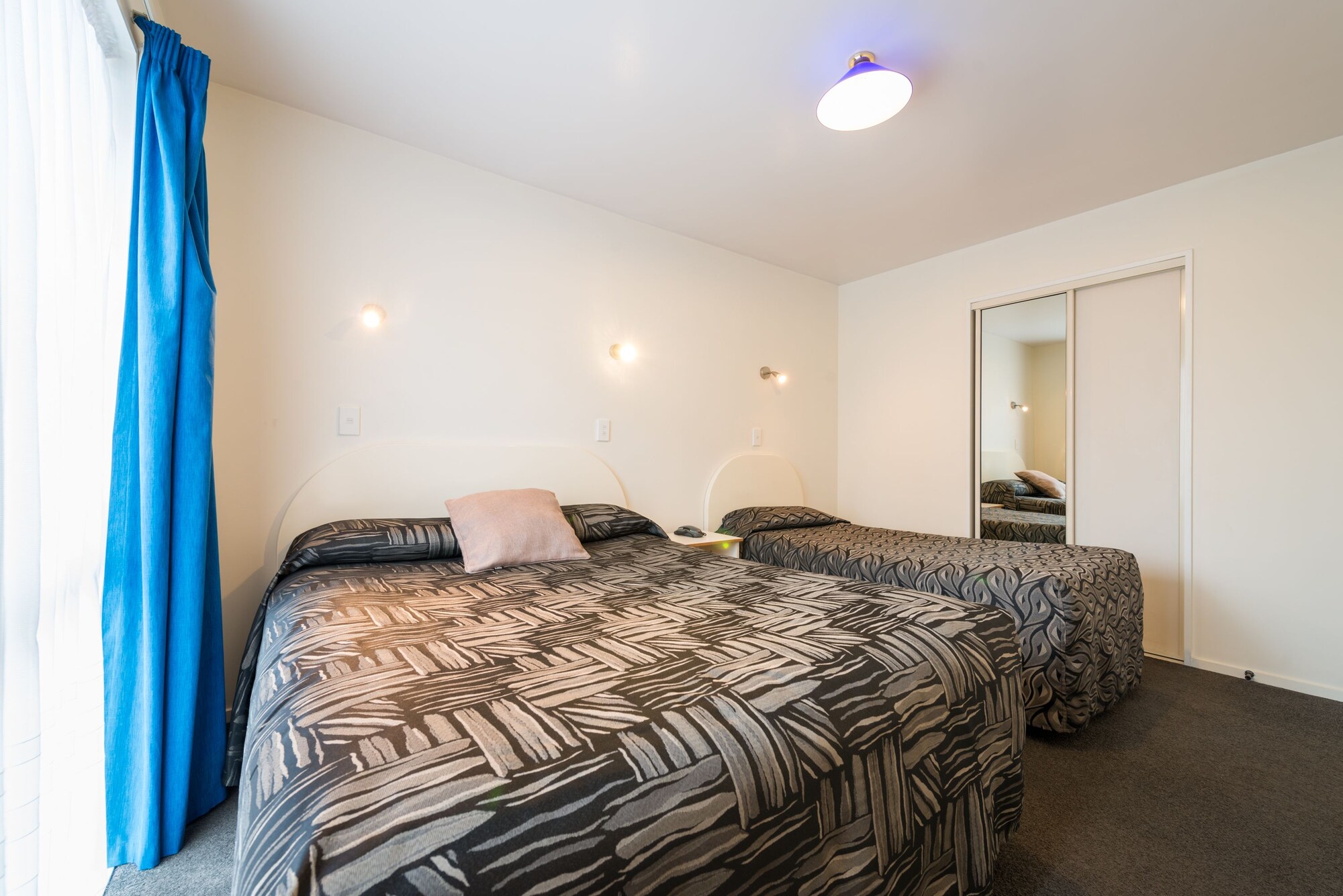 1 BEDROOM