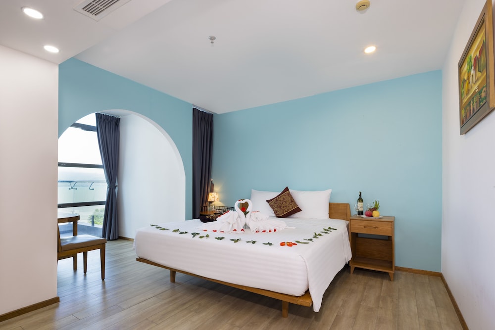 CLASSIC, SUITE, SEA VIEW