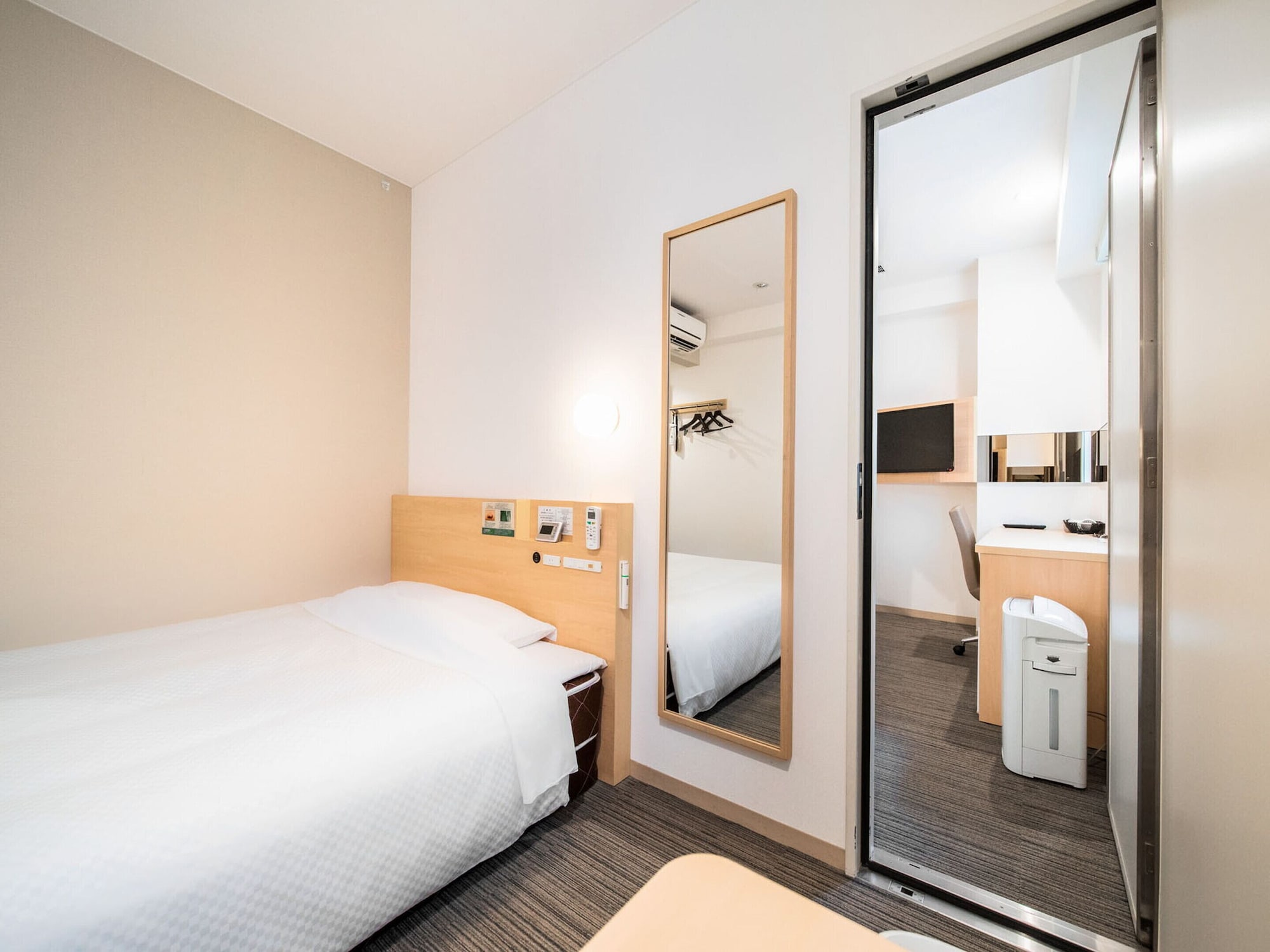 CONNECTING, 2 DOUBLE BEDS