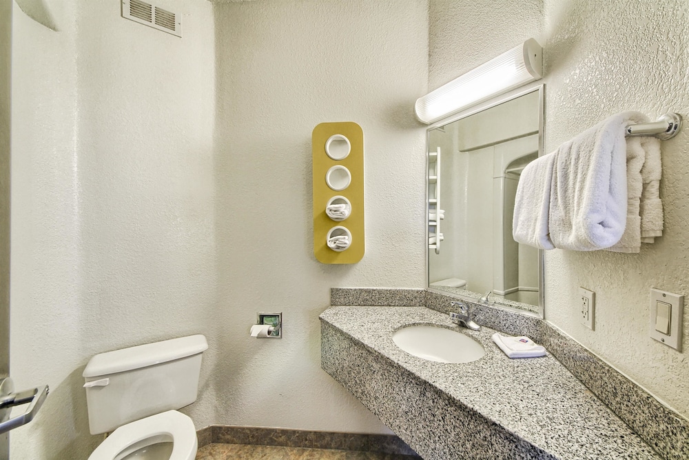 Motel6 Mission, TX 32/49