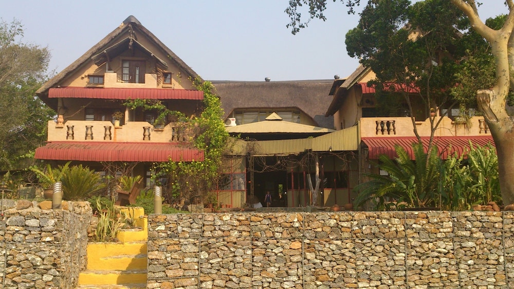 River House Lodge 4/50