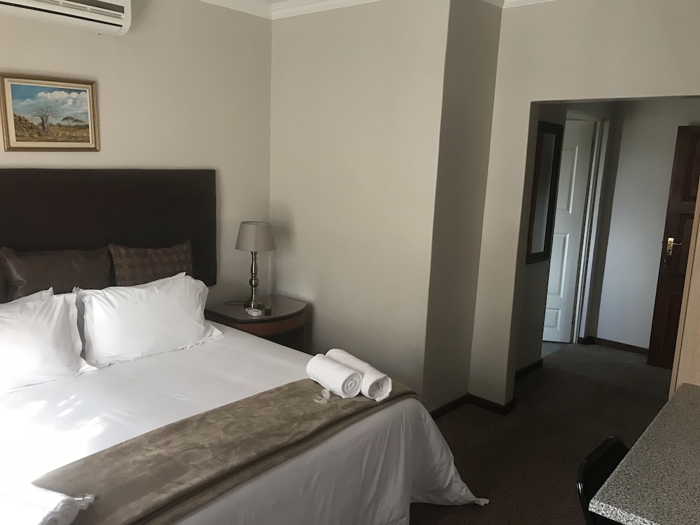 Africa Footprints Guest House 10/21