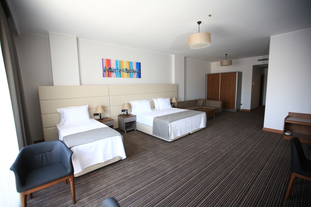 Familya Hotel 3/12
