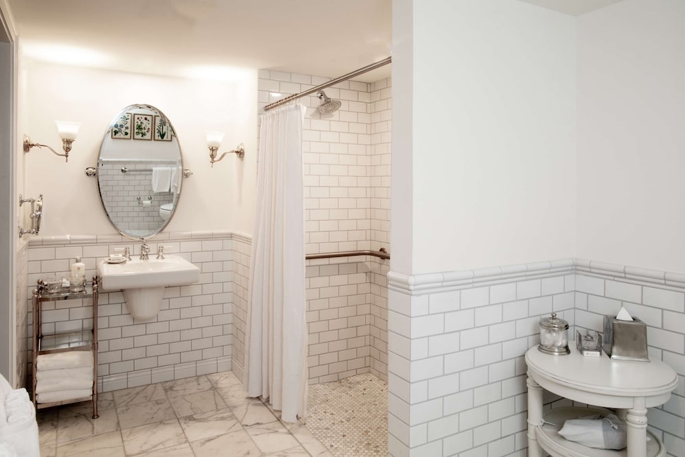 Woodstock, Premium, Multiple Beds, Accessible 3/3