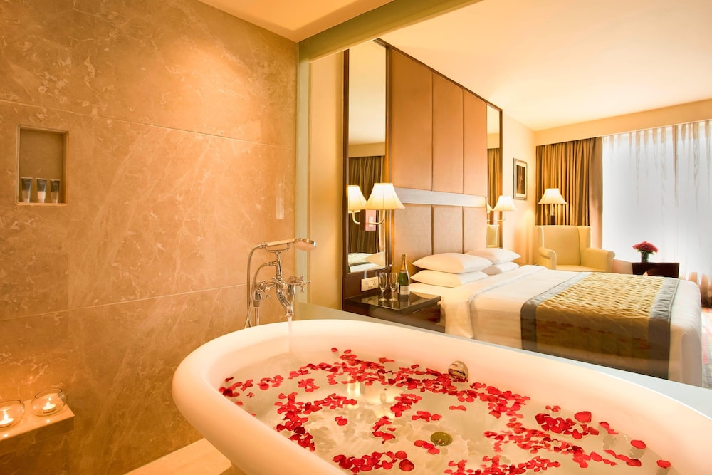 Courtyard By Marriott Ahmedabad 10/78