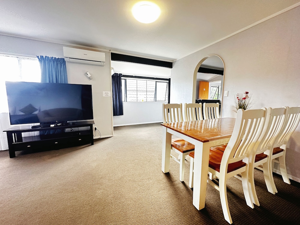 Kingswood Manor Motel 26/38