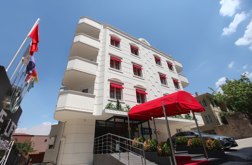 The Life Hotel & Spa 2/71