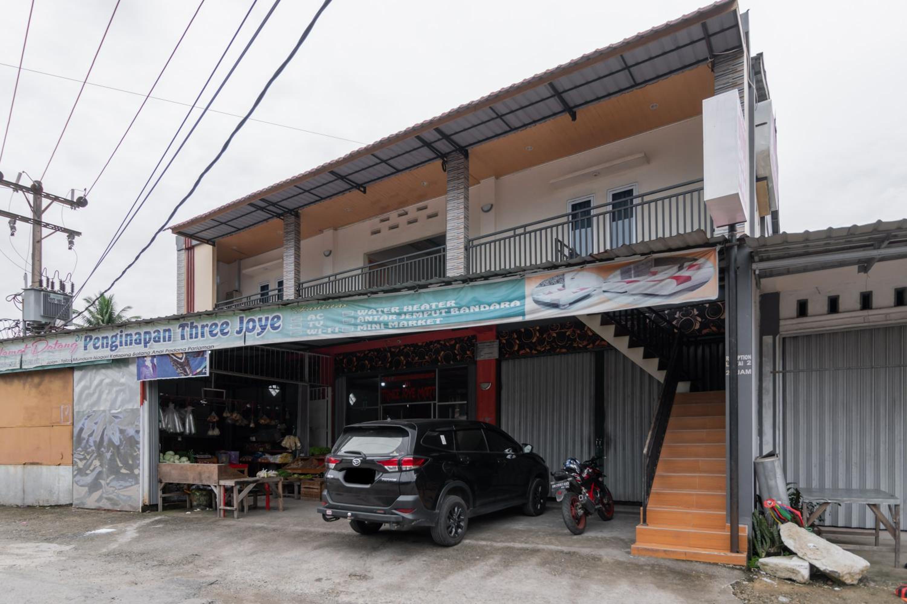 OYO 1648 Penginapan Three Joye 4/47
