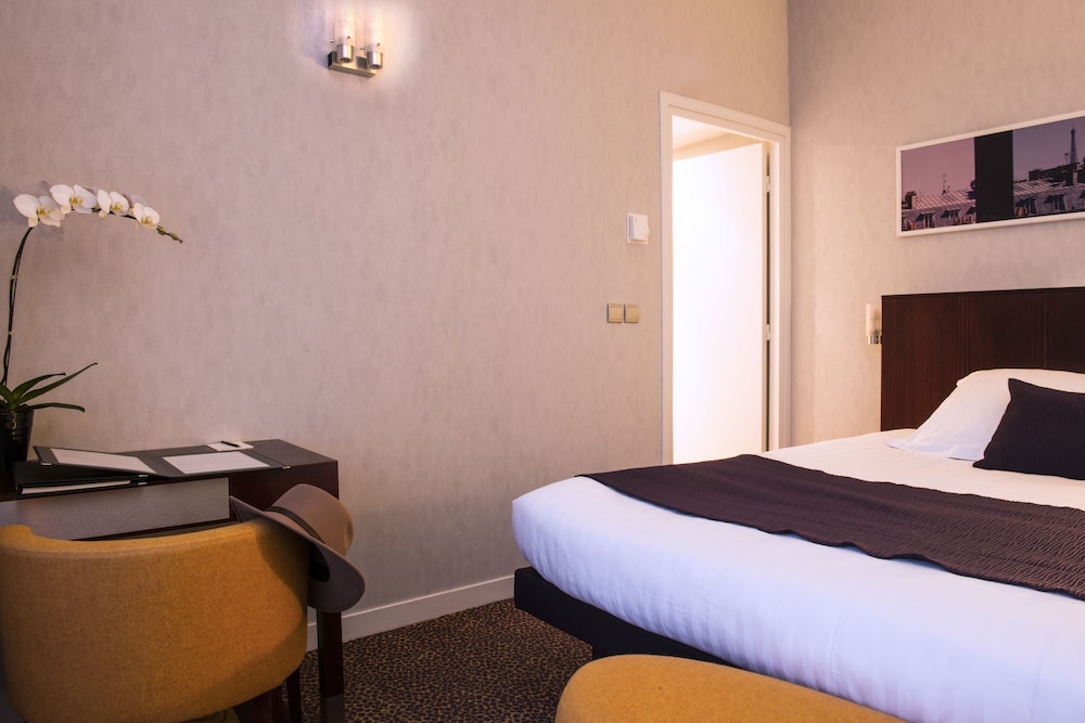 Ampere Hotel 14/80