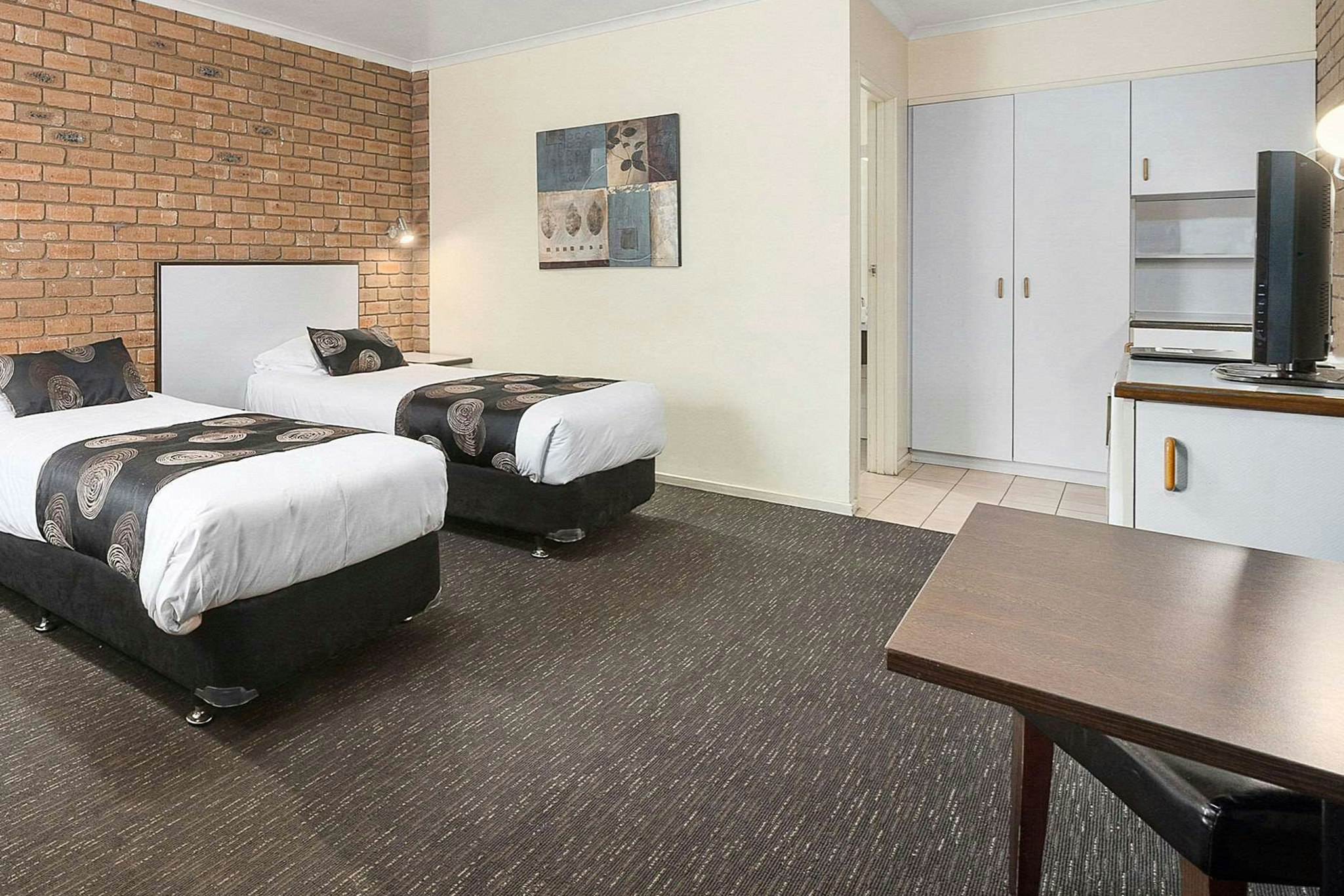 Comfort Inn Peppermill 4/18
