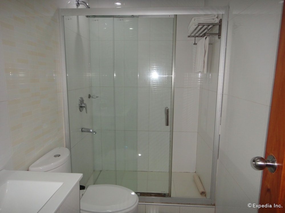 Diamond Suites and Residences 38/38