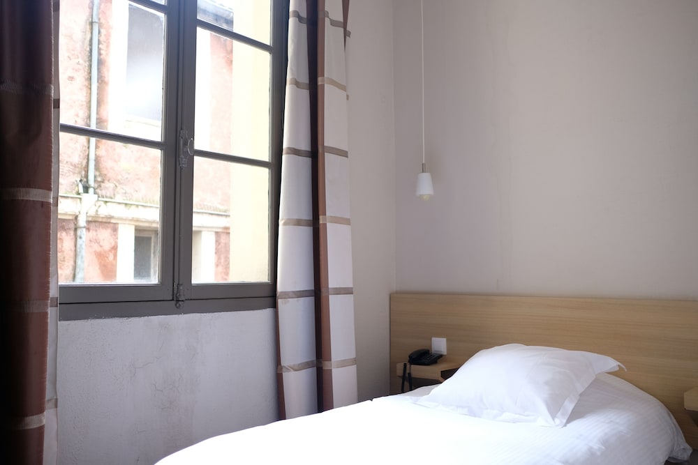 ROOM, SINGLE, COURTYARD VIEW
