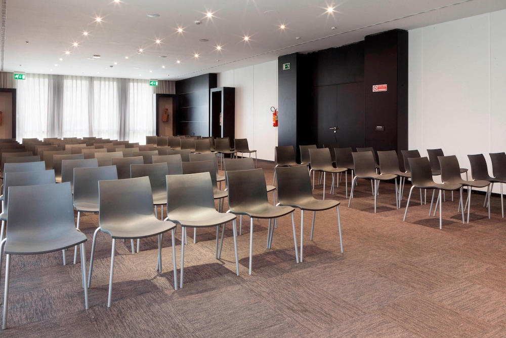 AC Hotel Bologna by Marriott 56/77