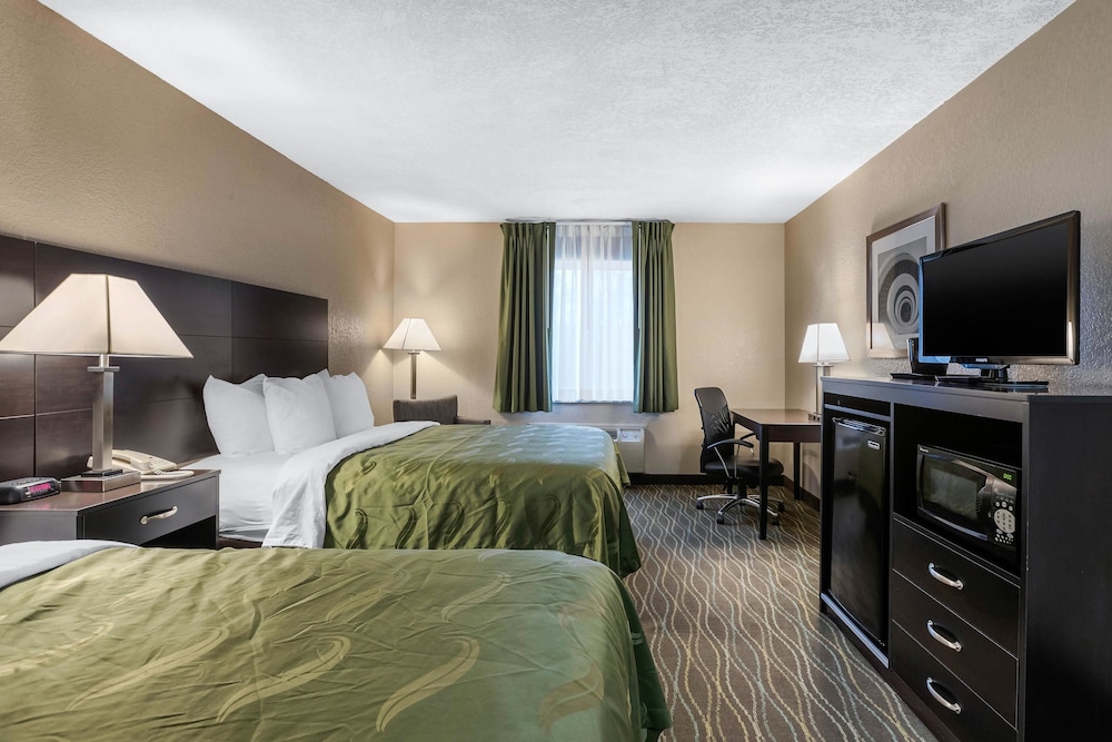 Quality Inn & Suites Des Moines - Merle Hay Road 9/39