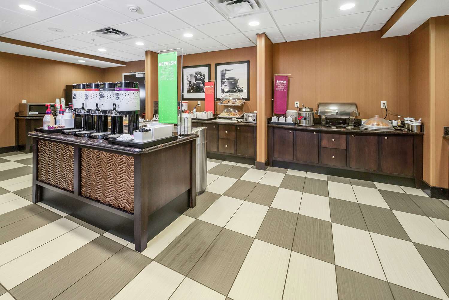 Lobby at HAMPTON INN AND SUITES TULSA CATOOSA, CATOOSA - OK