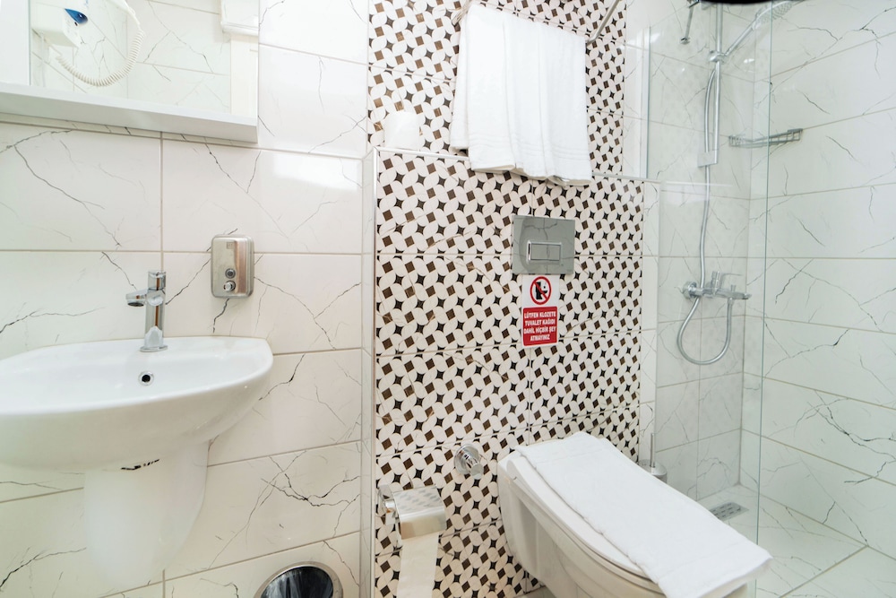 Deniz Hotel Konyaalti 92/94