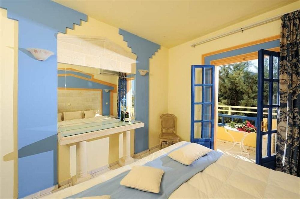 Parthenis Hotel & Suites 28/50